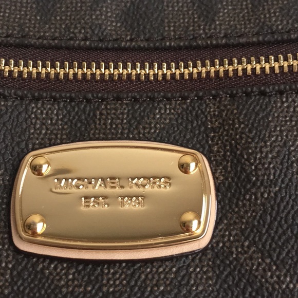 MK wristlet - Picture 2 of 6